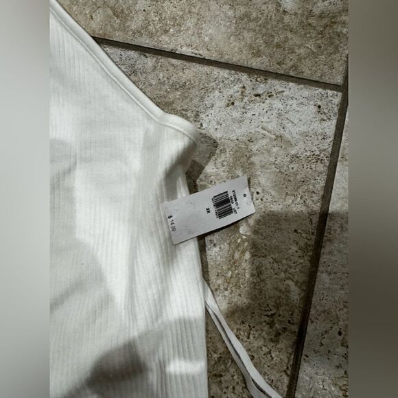 White halter top 2X NWT - Picture 3 of 3